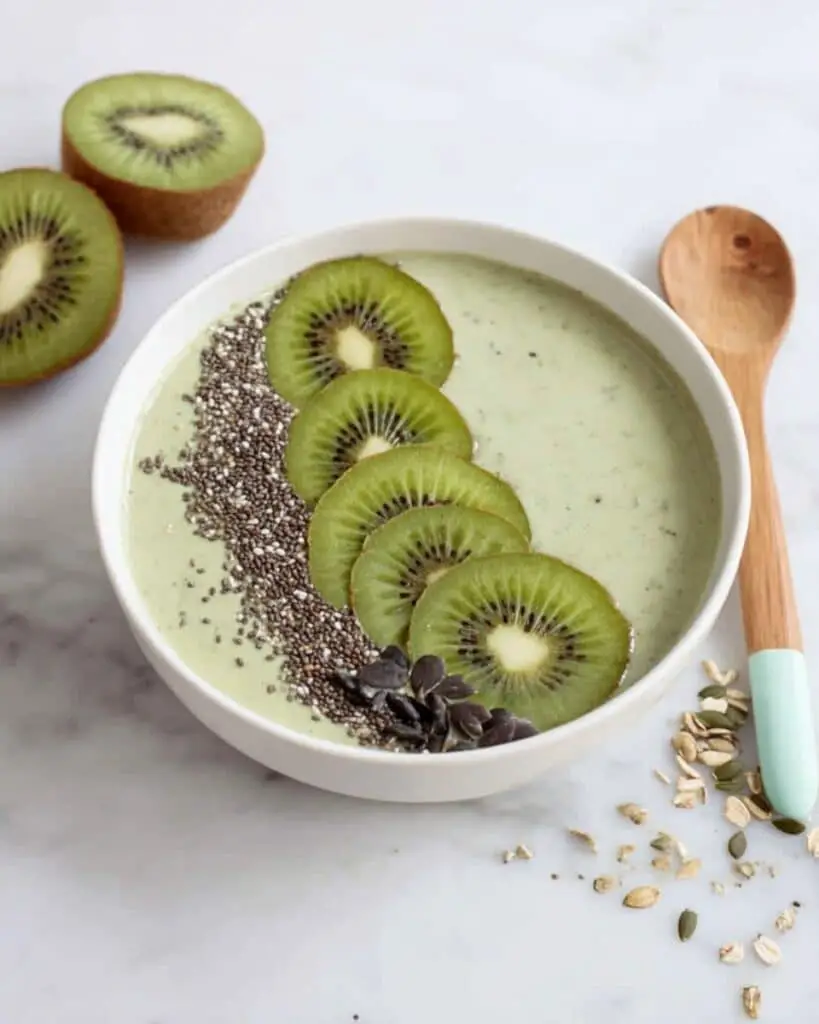 Green Smoothie Bowl with Banana, Spinach, and Seeds Recipe