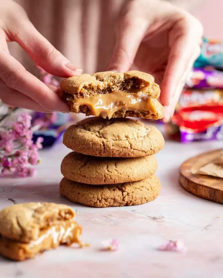 Stuffed Kinder Bueno Cookies with Kinderella Sauce Recipe