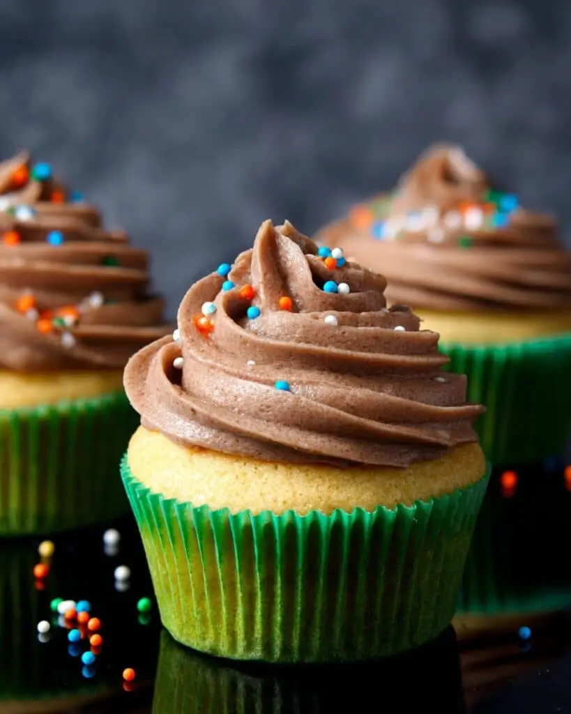 Simple Vanilla Cupcakes Recipe