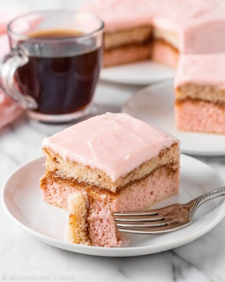 Strawberry Honey Bun Cake Recipe